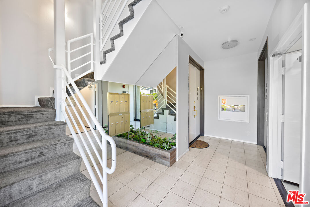 9836 Vidor Dr Unit: 1B