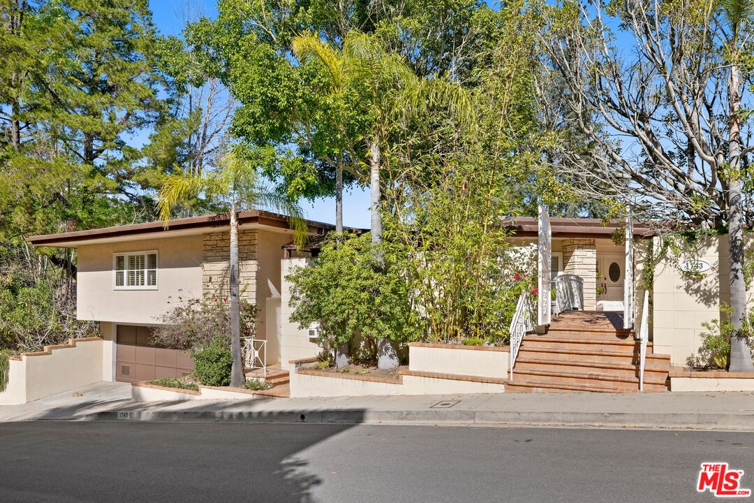 1743 Stone Canyon Rd