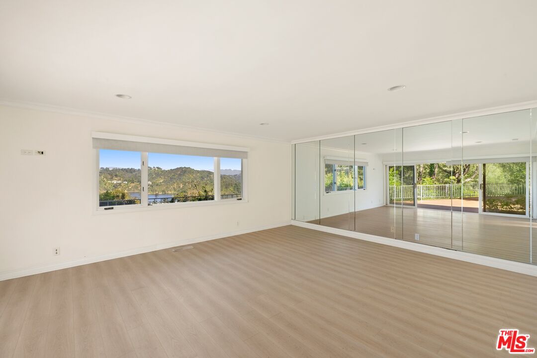 1743 Stone Canyon Rd