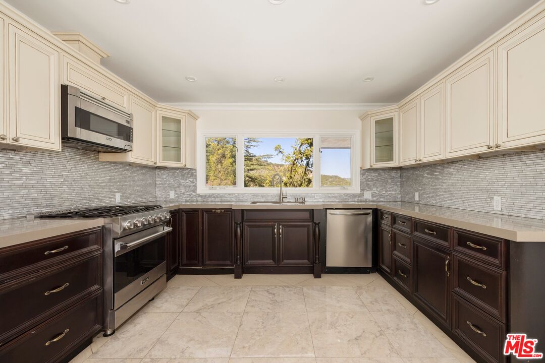 1743 Stone Canyon Rd