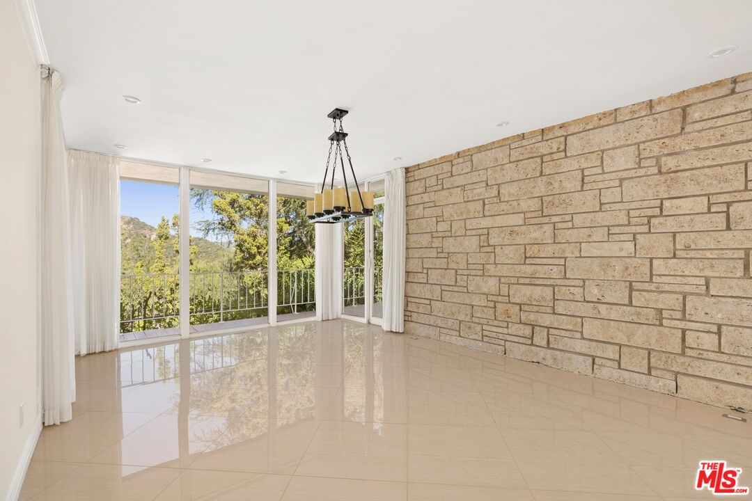 1743 Stone Canyon Rd