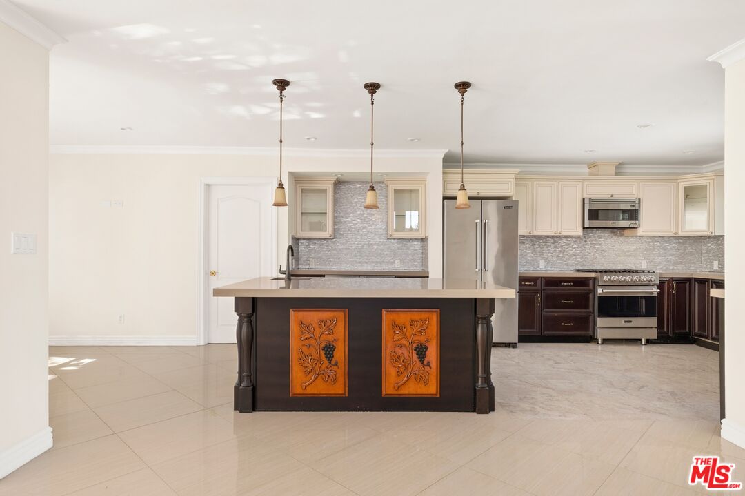 1743 Stone Canyon Rd