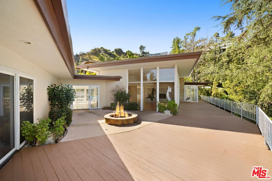 1743 Stone Canyon Rd