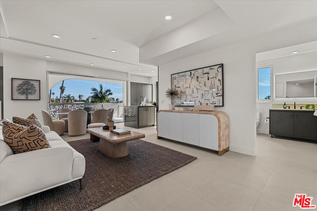 1257 N Sweetzer Ave Unit: 404