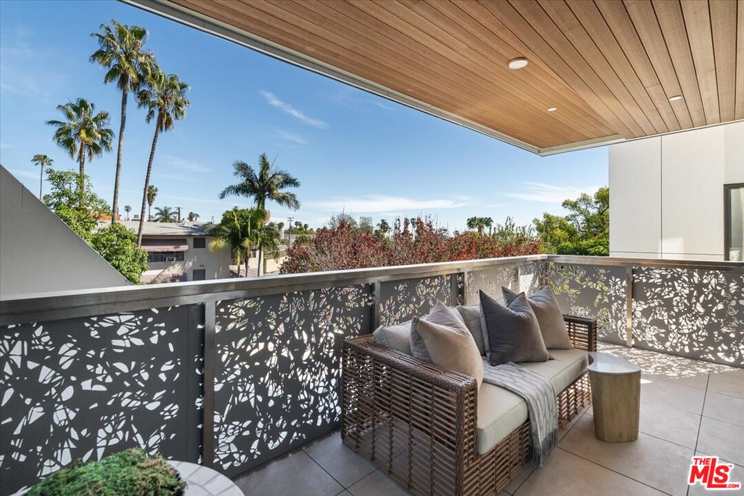 1257 N Sweetzer Ave Unit: 404