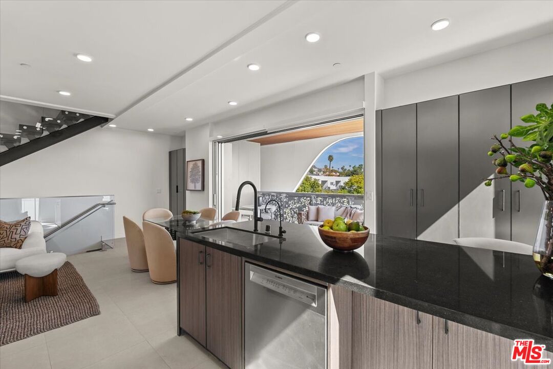 1257 N Sweetzer Ave Unit: 404