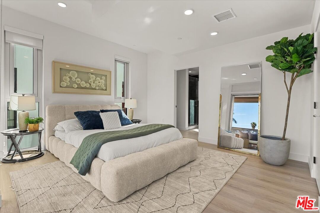 1257 N Sweetzer Ave Unit: 404