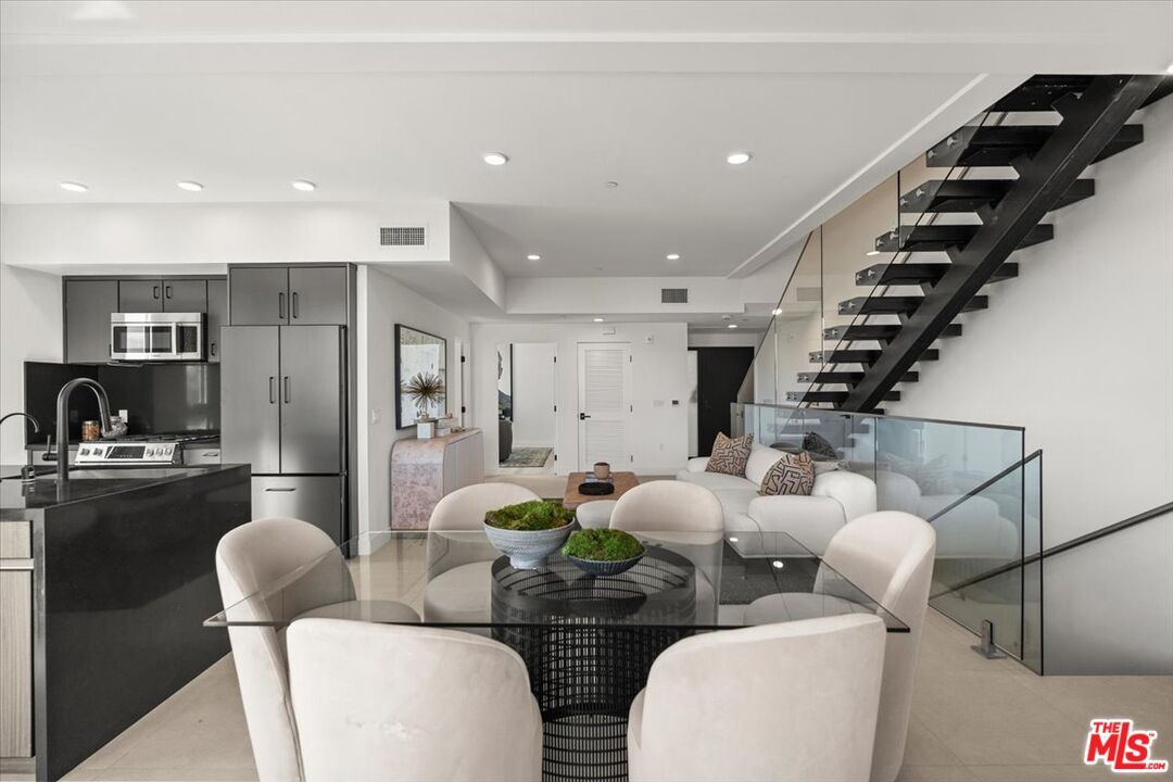 1257 N Sweetzer Ave Unit: 404