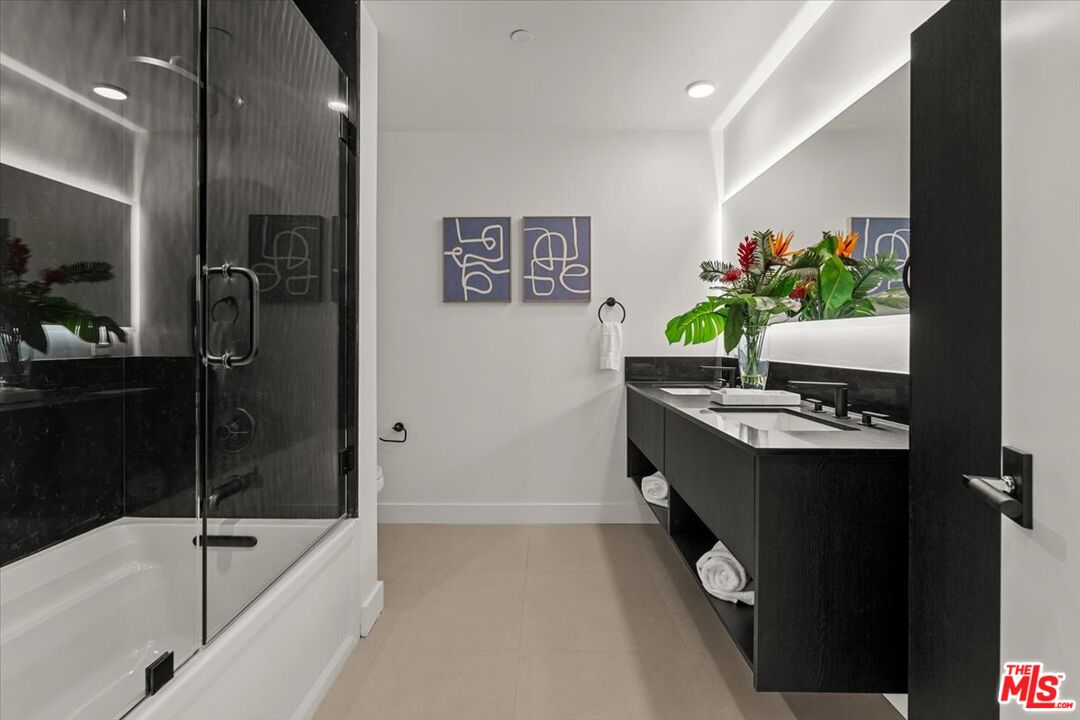 1257 N Sweetzer Ave Unit: 404