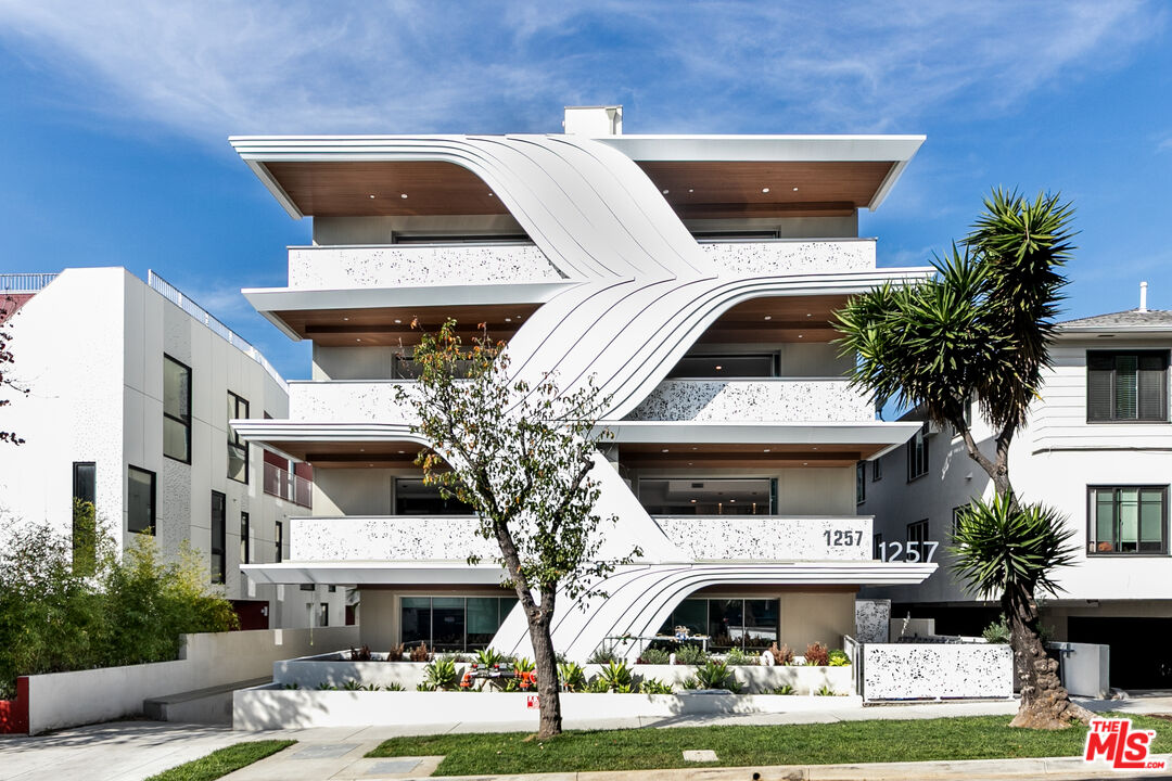 1257 N Sweetzer Ave Unit: 404