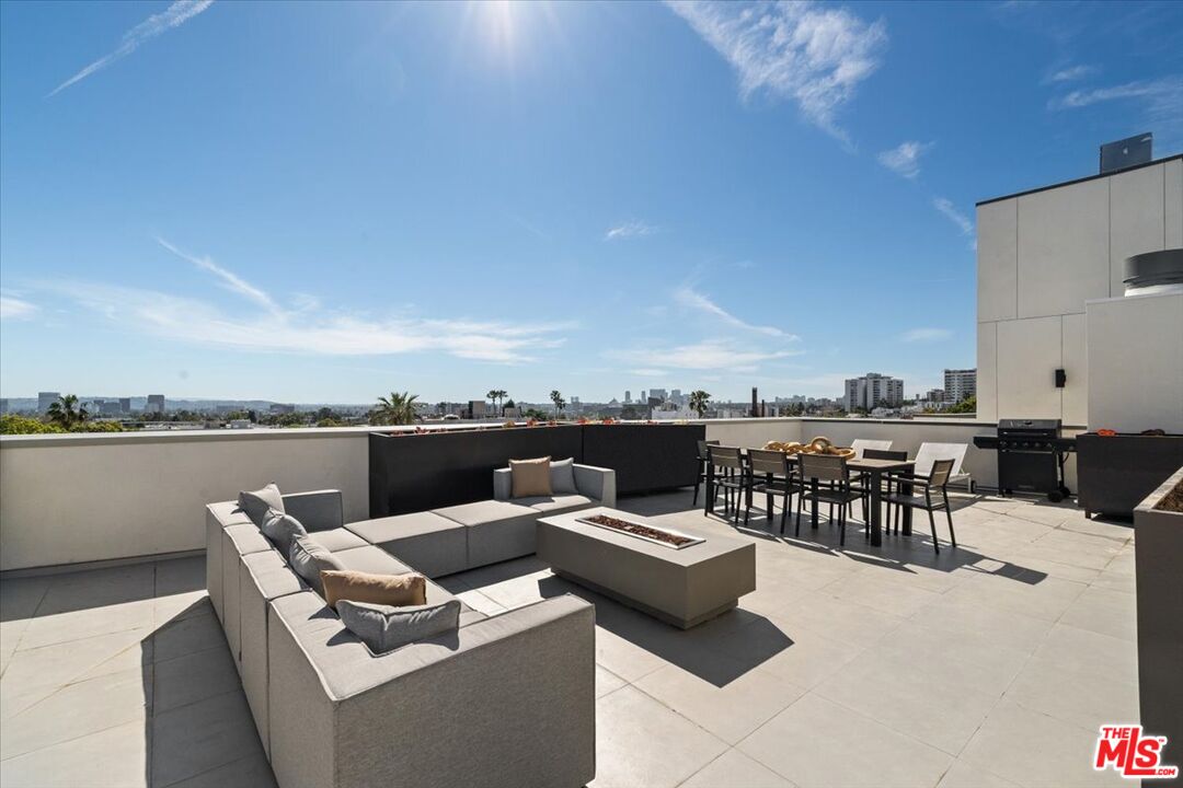 1257 N Sweetzer Ave Unit: 404