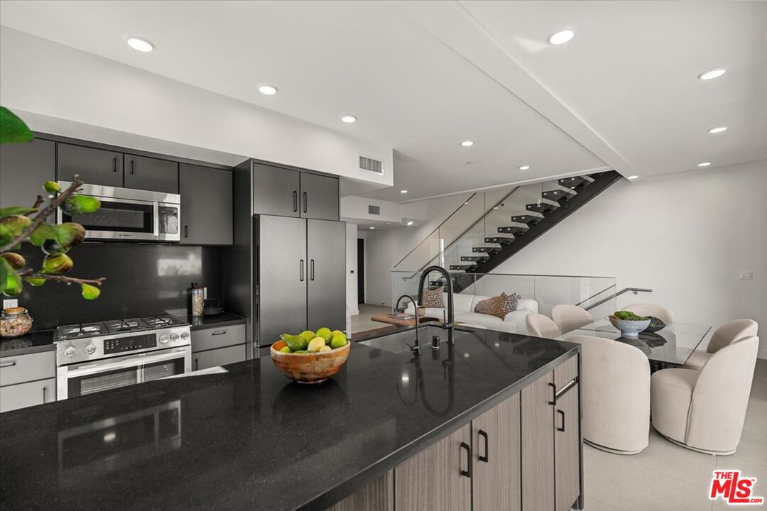 1257 N Sweetzer Ave Unit: 404