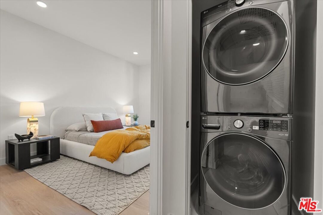 1257 N Sweetzer Ave Unit: 302