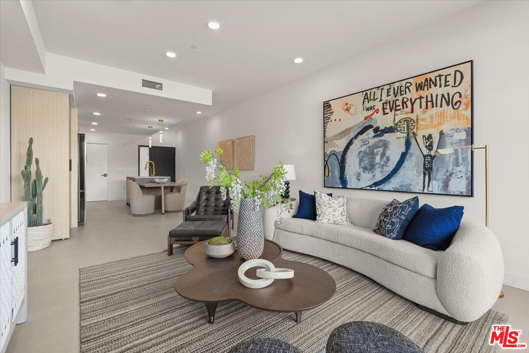 1257 N Sweetzer Ave Unit: 302