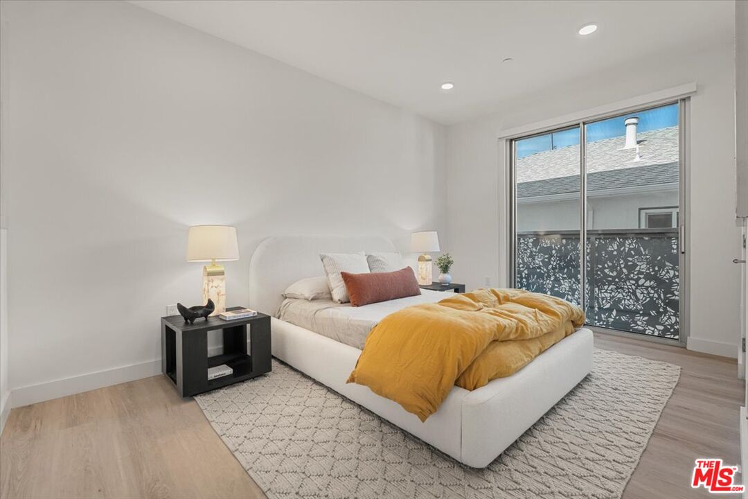 1257 N Sweetzer Ave Unit: 302