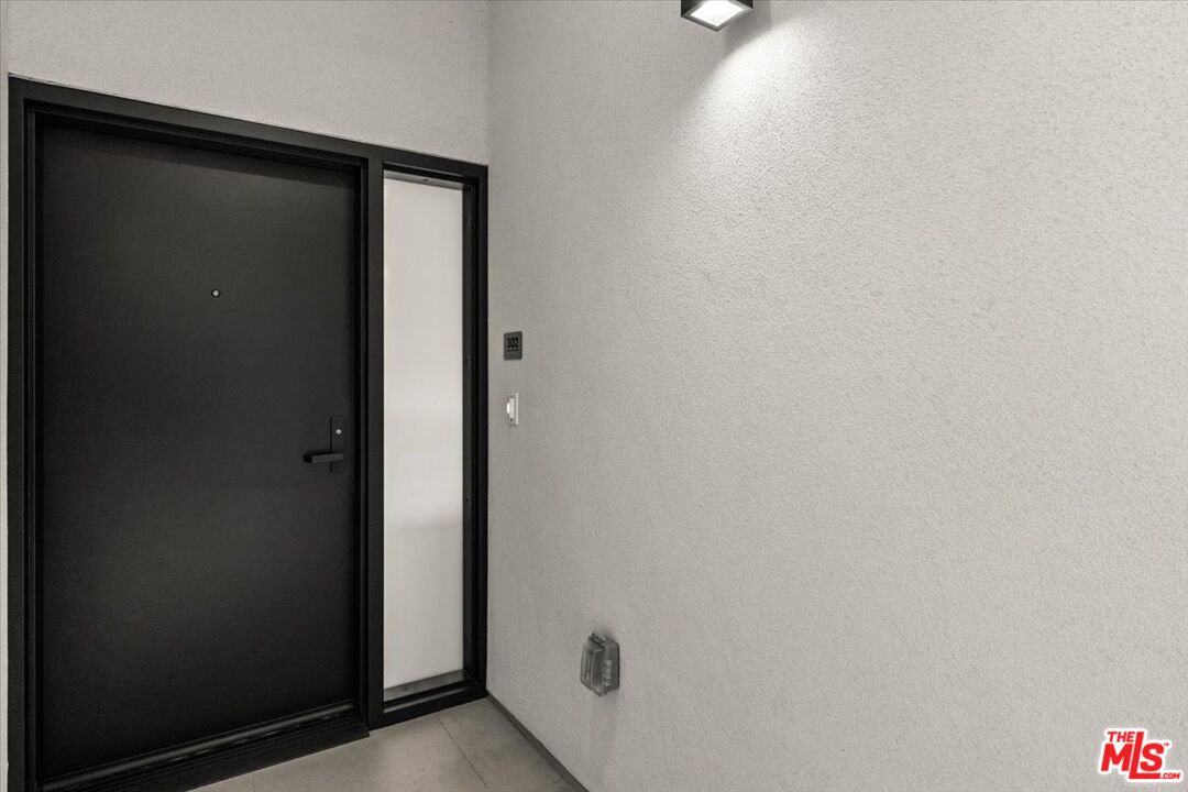 1257 N Sweetzer Ave Unit: 302