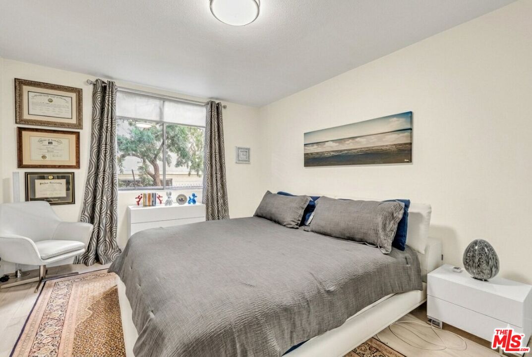 927 N Kings Rd Unit: 117