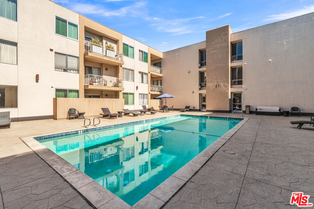 927 N Kings Rd Unit: 117