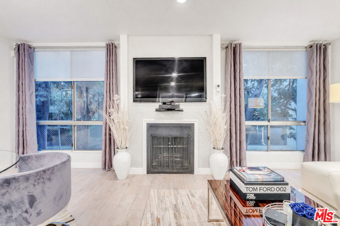 927 N Kings Rd Unit: 117