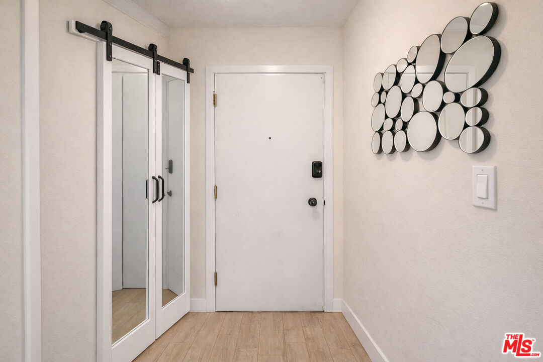 927 N Kings Rd Unit: 117