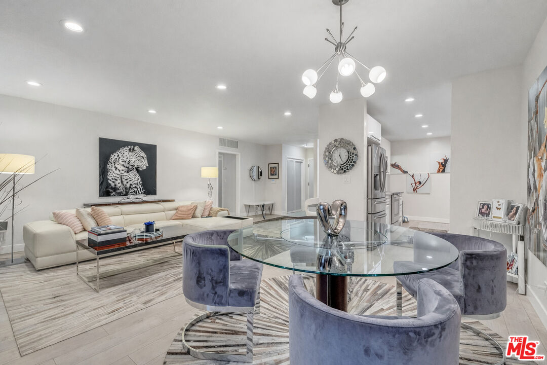 927 N Kings Rd Unit: 117