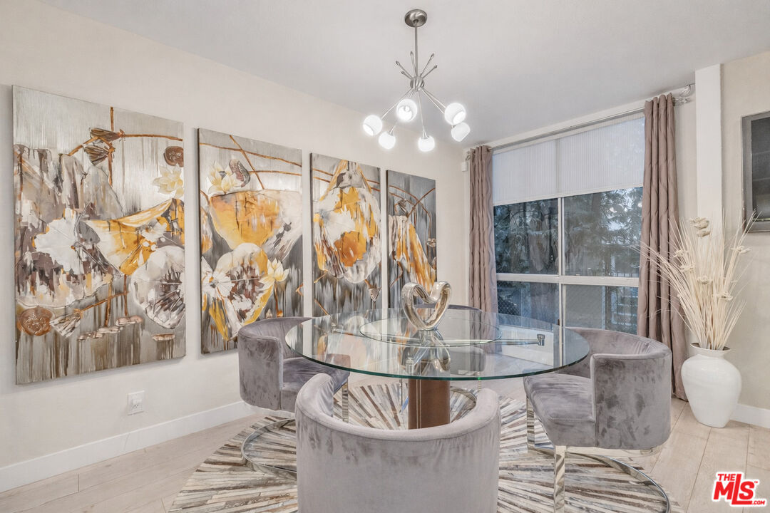 927 N Kings Rd Unit: 117