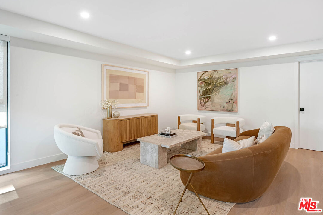 350 N Palm Dr Unit: 403