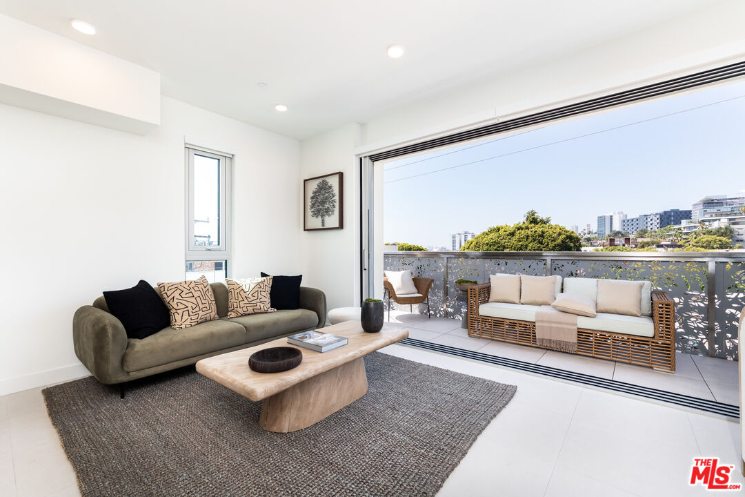 1257 N Sweetzer Ave Unit: 403