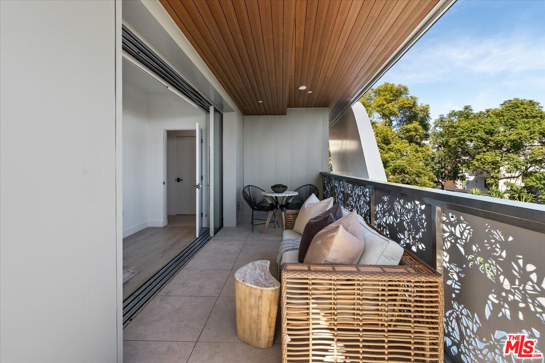 1257 N Sweetzer Ave Unit: 403