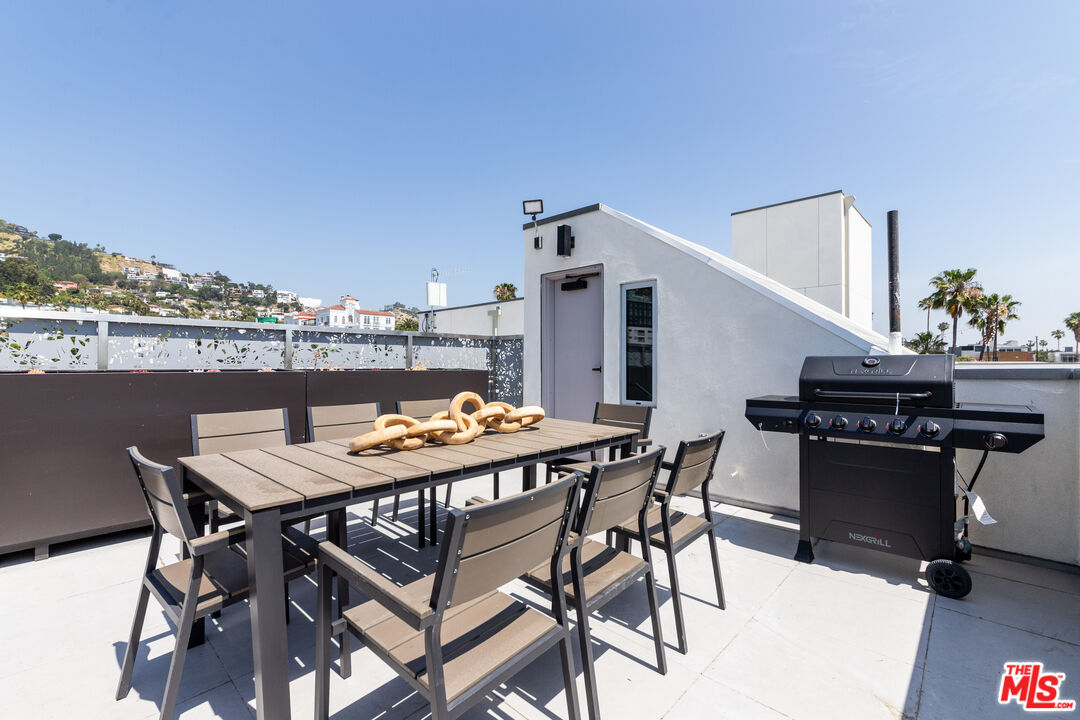 1257 N Sweetzer Ave Unit: 403