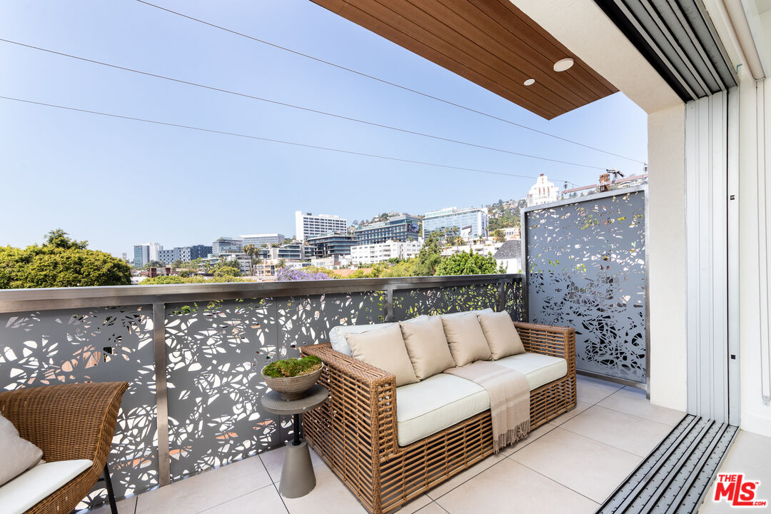 1257 N Sweetzer Ave Unit: 403