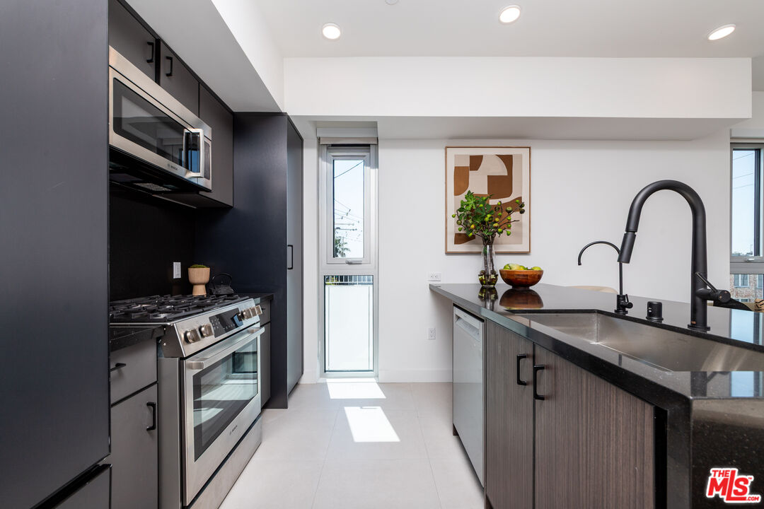 1257 N Sweetzer Ave Unit: 403