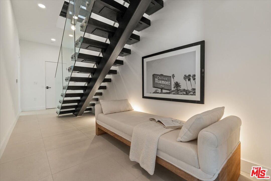 1257 N Sweetzer Ave Unit: 403