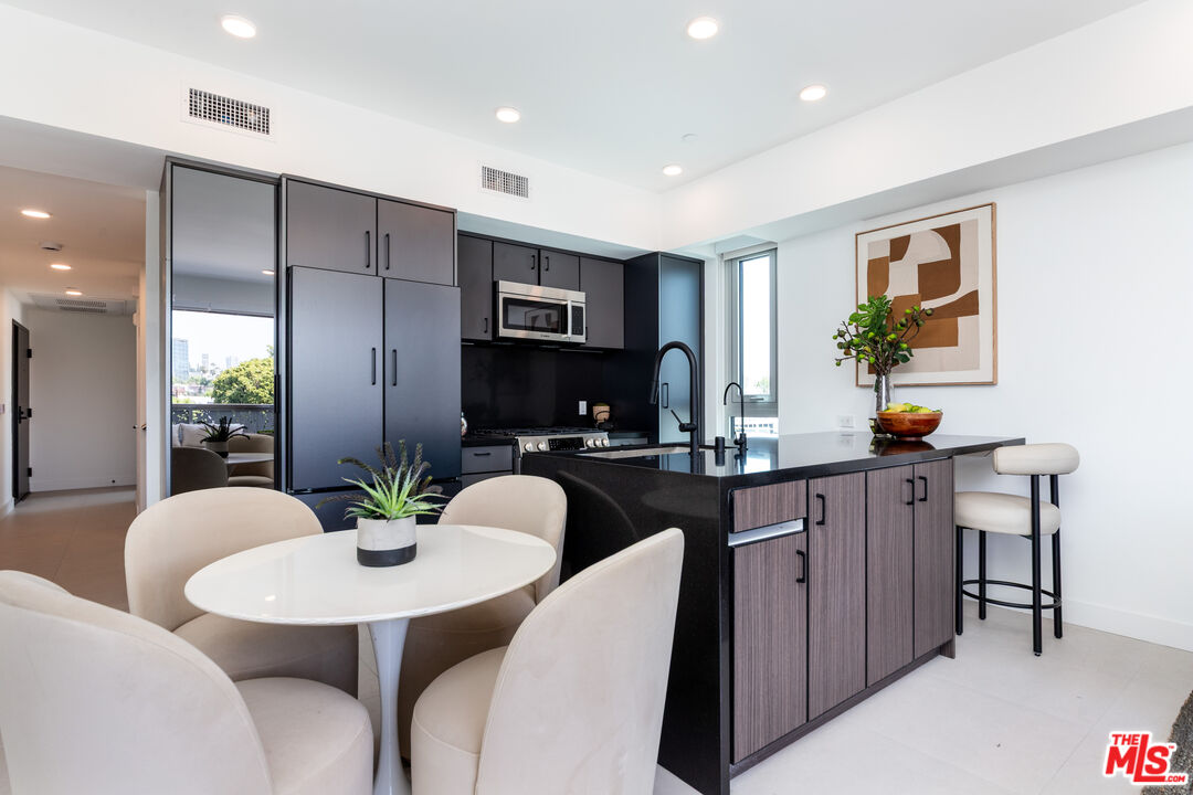 1257 N Sweetzer Ave Unit: 403