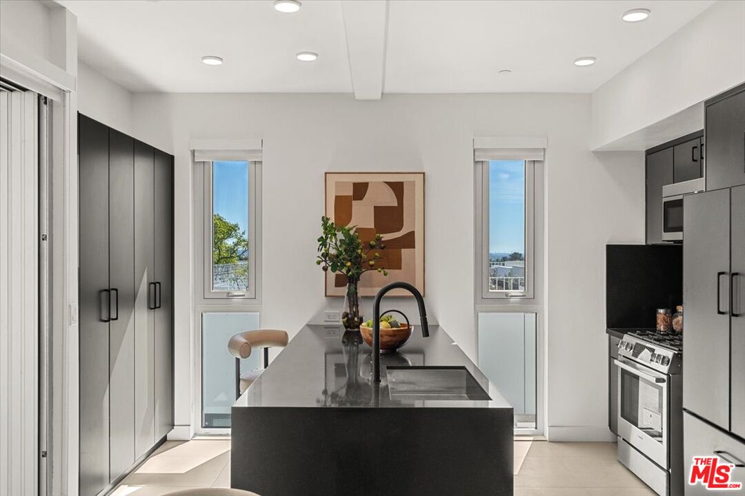 1257 N Sweetzer Ave Unit: 403