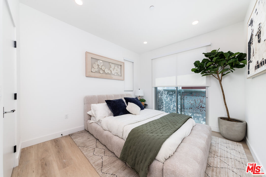 1257 N Sweetzer Ave Unit: 403