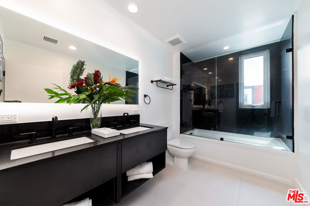 1257 N Sweetzer Ave Unit: 403