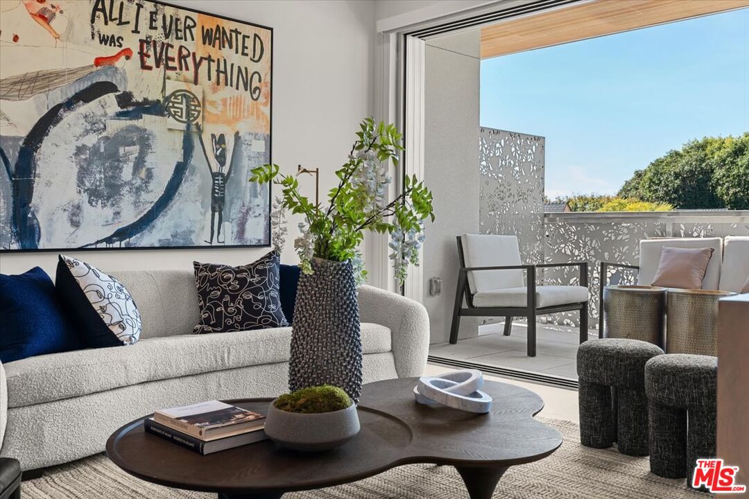 1257 N Sweetzer Ave Unit: 301