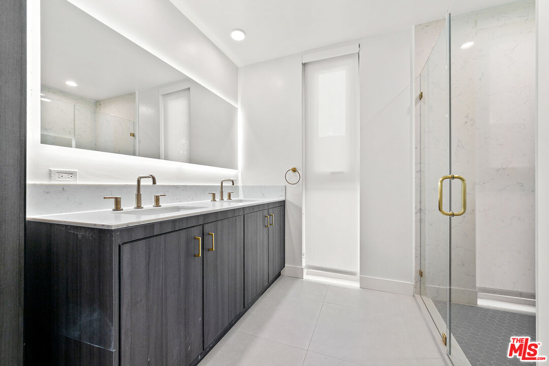 1257 N Sweetzer Ave Unit: 301