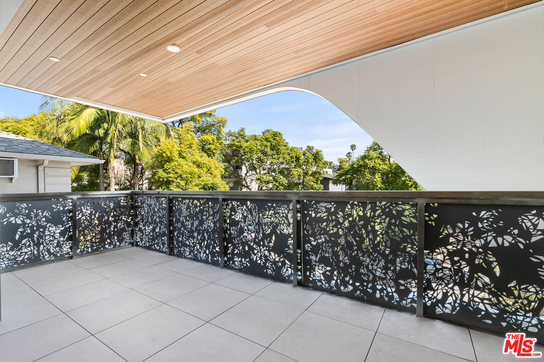 1257 N Sweetzer Ave Unit: 301