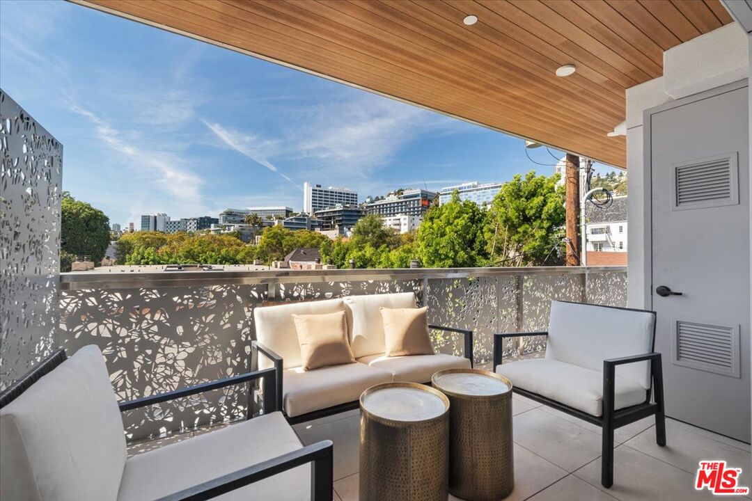 1257 N Sweetzer Ave Unit: 301