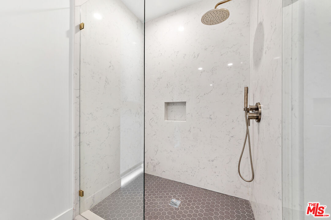 1257 N Sweetzer Ave Unit: 301