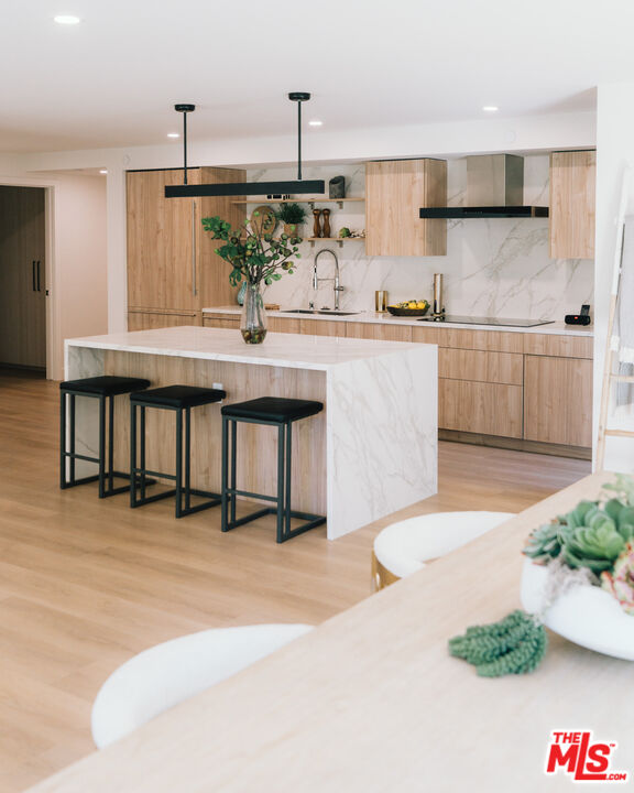 350 N Palm Dr Unit: 401