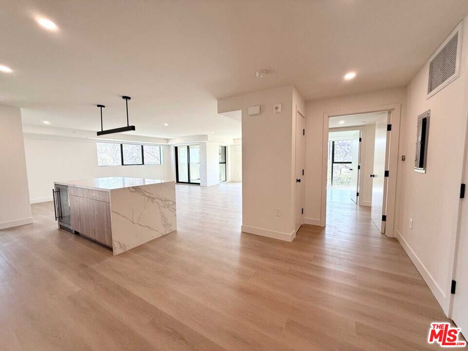 350 N Palm Dr Unit: 401