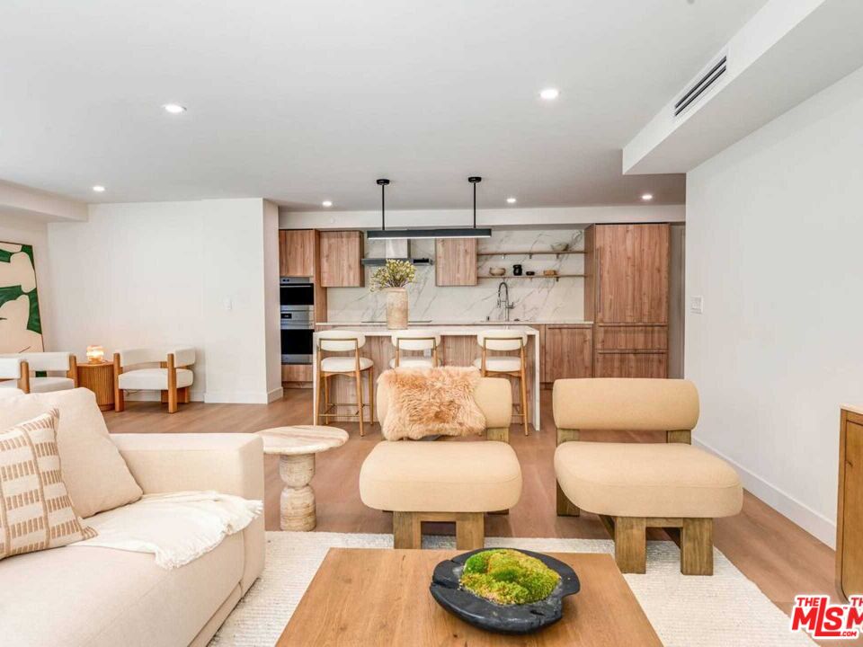 350 N Palm Dr Unit: 401