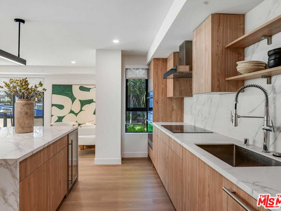 350 N Palm Dr Unit: 401