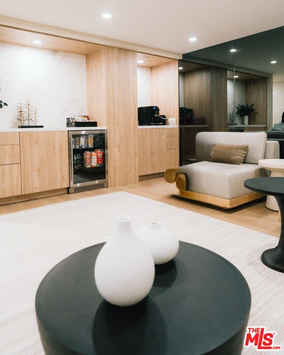 350 N Palm Dr Unit: 401