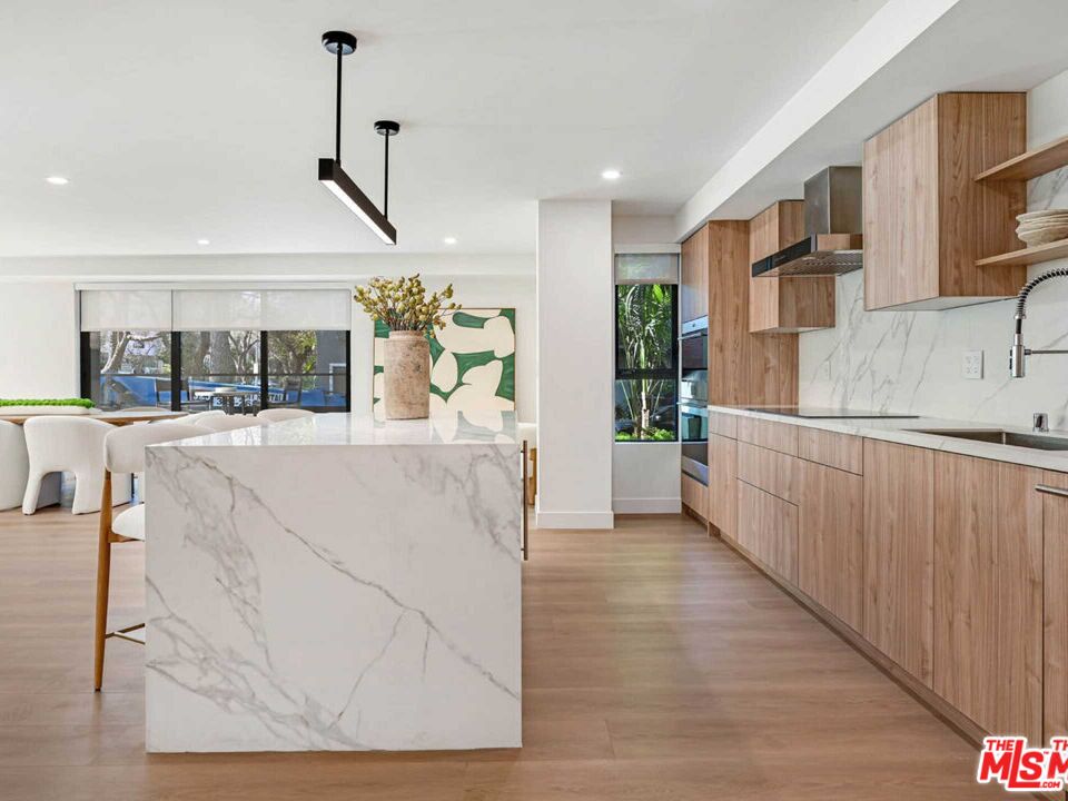 350 N Palm Dr Unit: 401