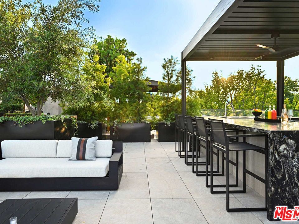 350 N Palm Dr Unit: 401