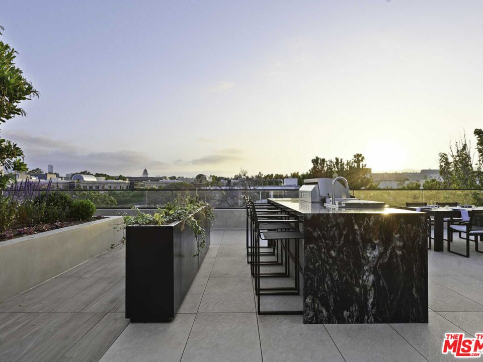 350 N Palm Dr Unit: 401